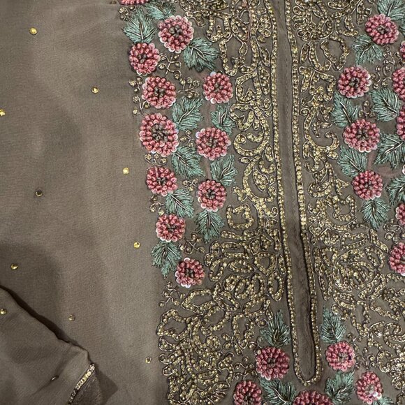 INDIAN BOUTIQUE 3 PCS | CUSTOM STITCHED | CHIFFON | KARCHUPI WORK - Picture 4 of 6